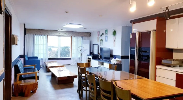 Коттедж с 3 комнатами Morning Beach Pension