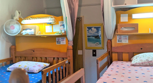Кровать в общем номере (мужской номер) Shiraho Friends House