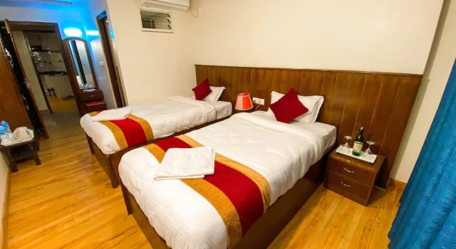 Двухместный номер Deluxe с балконом Hotel Abi International
