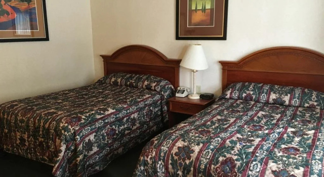 Landmark Motor Inn, Buchen Sie Gasthaus Hotels in New York State mit Pool, Schwimmbad