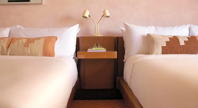 Четырёхместный номер Deluxe Renaissance Austin Downtown Hotel