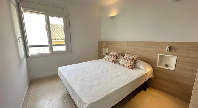 Arago 272 in Roses With 2 Bedrooms and 2 Bathrooms