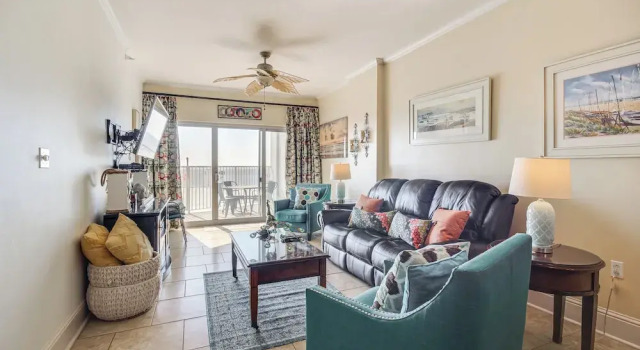 Beachfront Condo w/ Pool Access in Biloxi!, Забронировать Апартаменты/квартира Отели Миссисипи - побережья с парковкой, Парковка