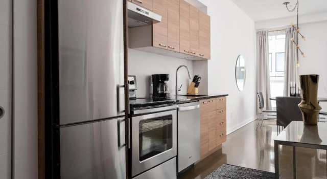 Апартаменты с балконом Hip Old Montreal Suites by Sonder