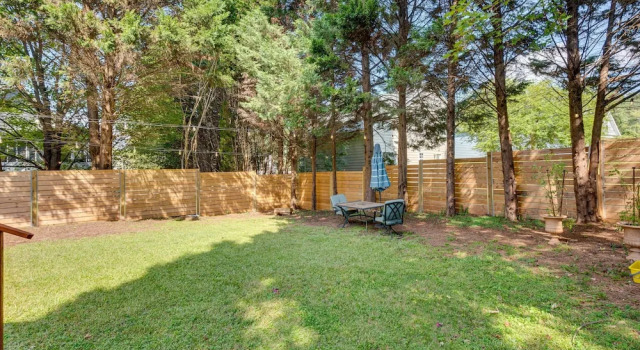 Smyrna Home w/ Deck & Patio: 17 Mi to Downtown ATL, Boek Hotel Hotels in Georgia met parkeren, Parkeren
