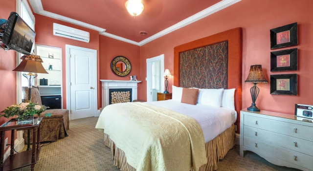 Номер Deluxe The Charles Hotel