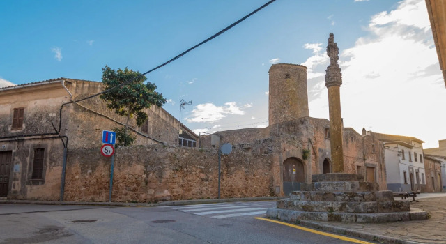 CAN Pistola, Book Hotel Algaida Majorca