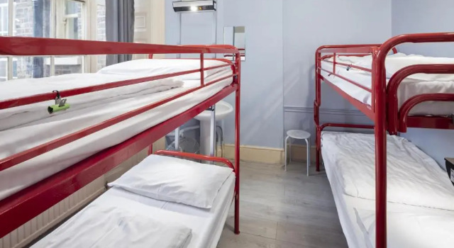 Кровать в общем номере (женский номер) Astor Museum Hostel