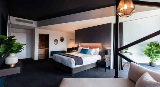 Номер Standard Пентхаус с балконом Eatons Hill Hotel