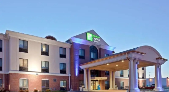 Люкс с 2 комнатами Holiday Inn Express Hotel & Suites Concordia by IHG