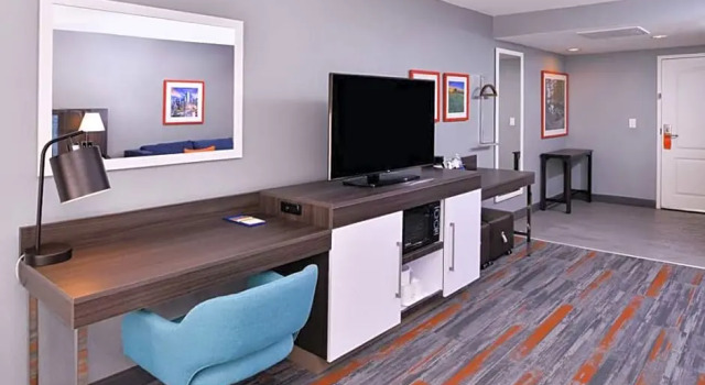 Четырёхместный люкс Hampton Inn & Suites Legacy Park-Frisco