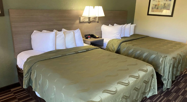 Четырёхместный номер Standard Quality Inn Fort Pierce I-95