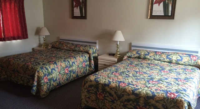 Четырёхместный номер Deluxe Pals Motel and RV Park