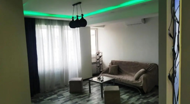Huoneisto NEW - Charming Studio Penthouse