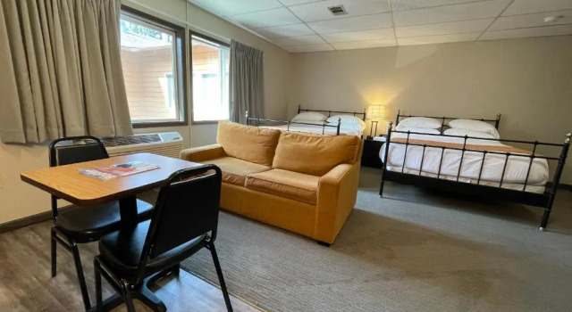 Четырёхместный номер Standard Boulder Twin Lakes Inn