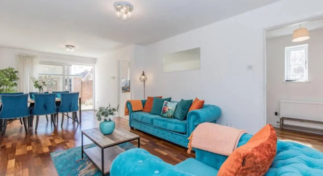 Апартаменты Stylish townhouse in the heart of Summertown