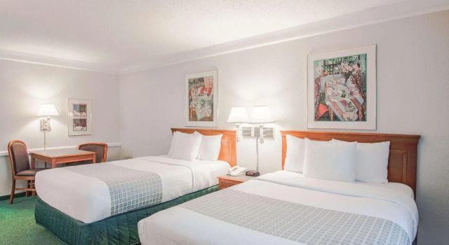Четырёхместный номер Standard Baymont by Wyndham Indianapolis Airport Lynhurst