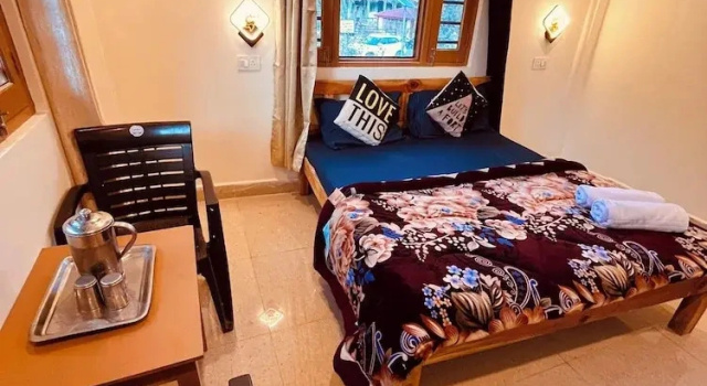 Двухместный номер Deluxe с видом на горы Skyard Hostel & Homestay- Harsil Valley