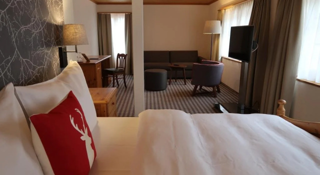 Glenns, Book Hotel Vals 