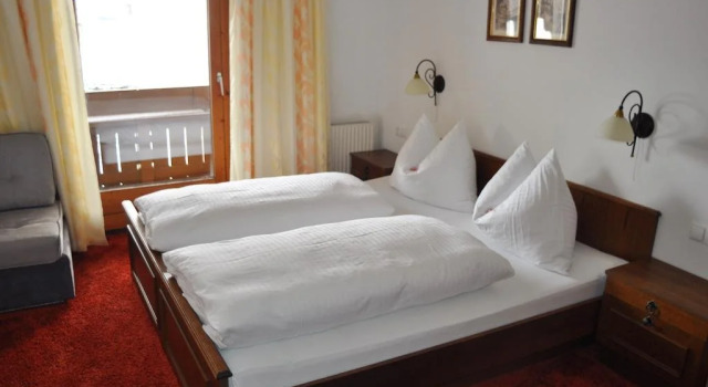 Petererhof, Prenota Hotel Hotel a Tirolo con parcheggio, Parcheggio