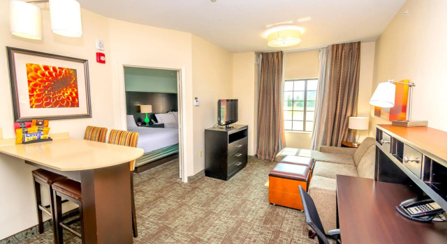 Четырёхместный люкс c 1 комнатой Staybridge Suites Houston - IAH Airport by IHG
