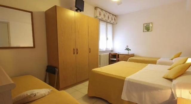 Четырёхместный номер Standard Hotel Miramare