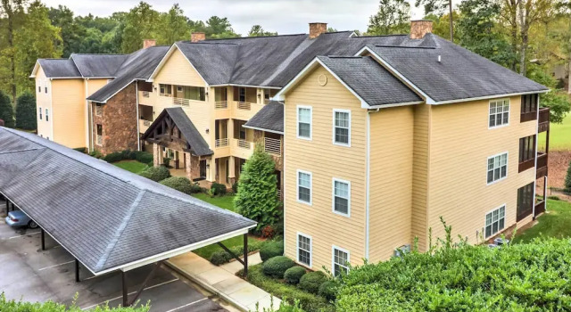Condo on Kingwood Golf Course ~ 3 Mi to Main St!, Reserva ahora Hotel Clayton Georgia