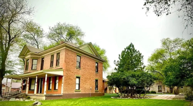 Коттедж Amazing Historic 1800s Carriage House