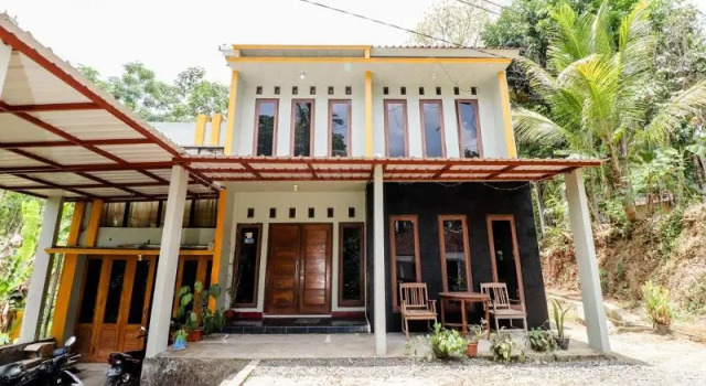 Nabhan Homestay By Zuzu, Réserver Hôtel Pagerharjo Central Java