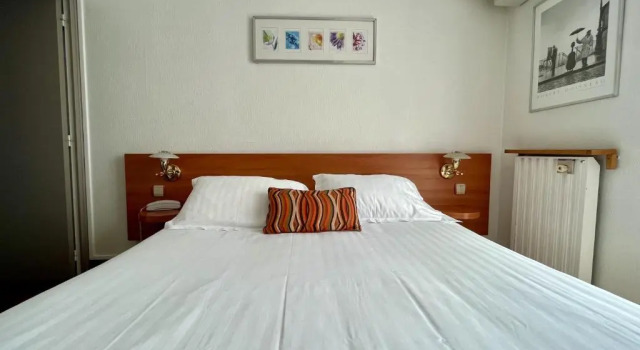 Двухместный номер Comfort Hotel Colbert