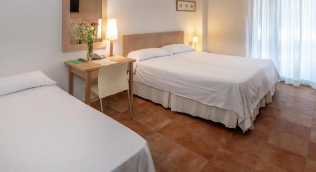 Трёхместный номер Standard Vilar Rural d'Arnes by Serhs Hotels