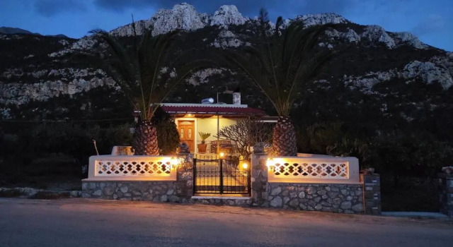 Reisis Family Residence