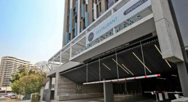 Sandton Apartment 15 West Road South, Забронировать Апартаменты/квартира Отели Йоханнесбург с парковкой, рядом с Benmore Centre, Парковка