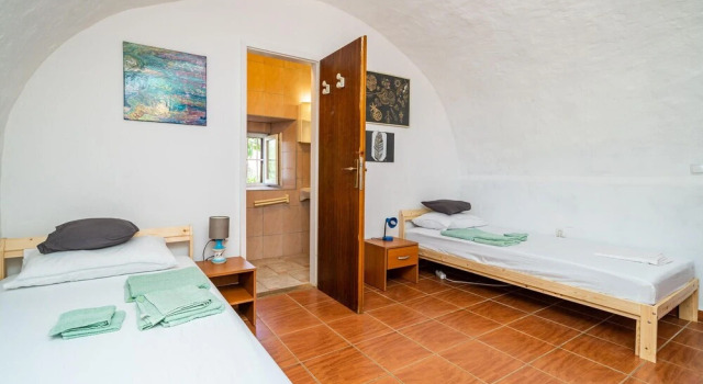 Amazing Apartment in Cavtat With Wifi and 2 Bedrooms, Забронировать Апартаменты/квартира Отели Цавтат с парковкой, рядом с Пляж Циста Лука 1, Парковка