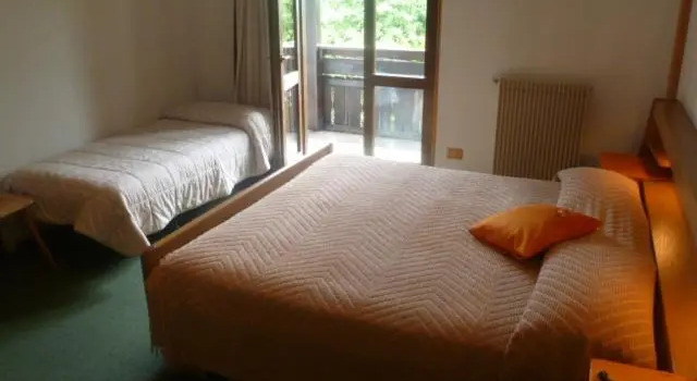 Трёхместный номер Standard с балконом Albergo Negritella