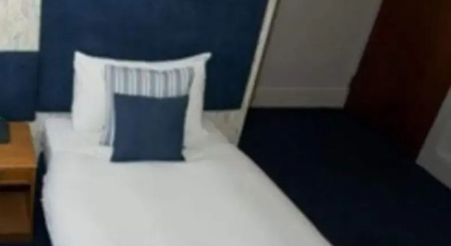 Одноместный номер Standard Falcon Hotel