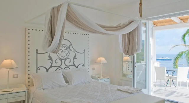 Двухместный номер Superior с видом на бассейн Hotel Villa Enrica - Aeolian Charme