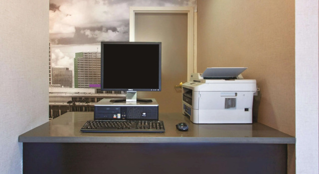 La Quinta Inn & Suites by Wyndham Tampa Bay Area-Tampa South