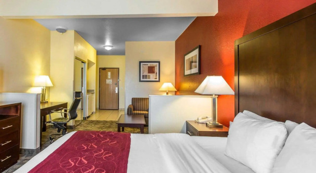 Люкс Comfort Suites Palm Desert I-10