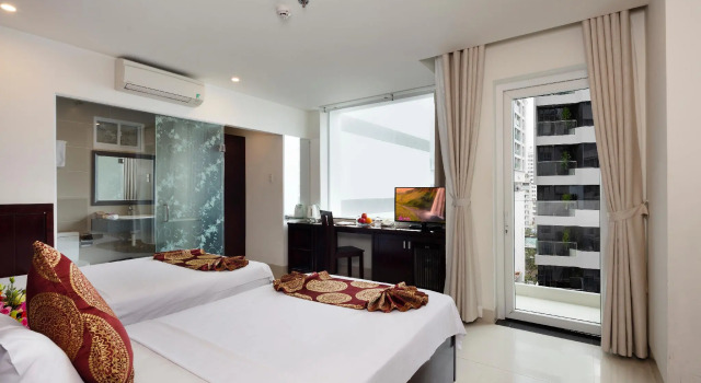 Двухместный номер Deluxe с балконом и с видом на город Azura Hotel