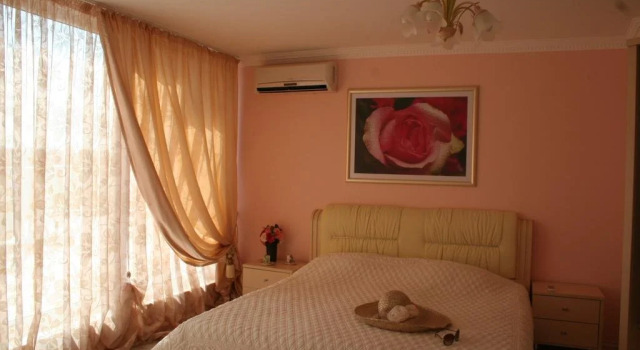 Rose Garden Omax Hotel
