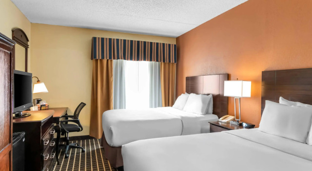 Четырёхместный номер Standard Comfort Inn & Suites Somerset - New Brunswick