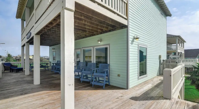 Коттедж 1 Block to Shore: Crystal Beach Gem, Deck & Views