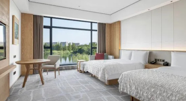Двухместный номер Deluxe с видом на озеро Le Meridien Emei Mountain Resort