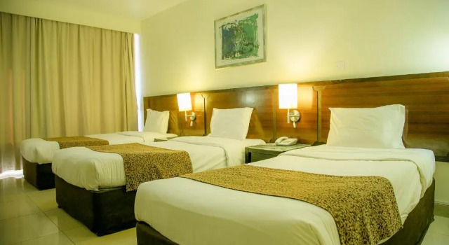 Трёхместный номер Standard Phoenicia Grand Hotel