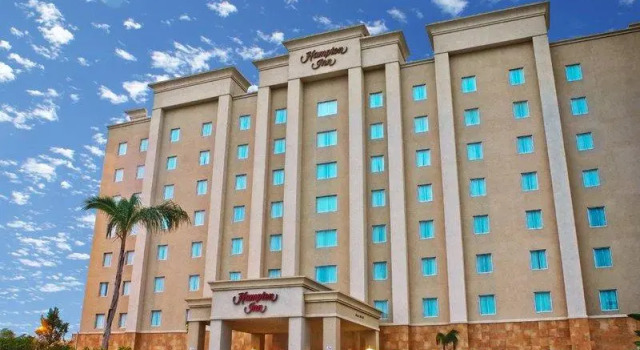Кровать в общем номере Hampton Inn Tampico Airport