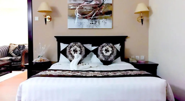Полулюкс Pars International Hotel