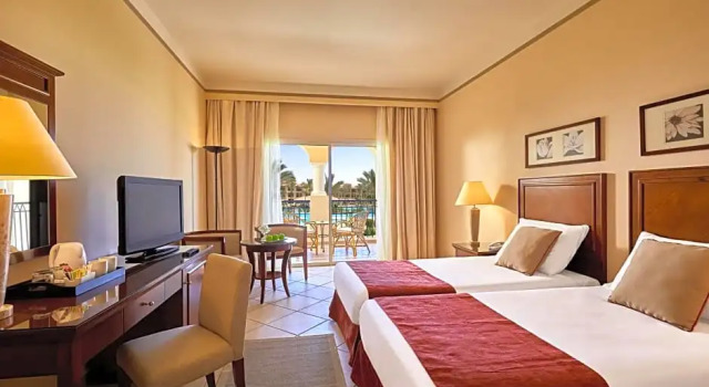 Двухместный номер Superior с видом на сад JAZ Almaza Beach Resort, Almaza Bay