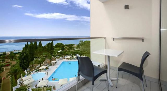 Люкс с балконом и с видом на море Hotel Materada Plava Laguna