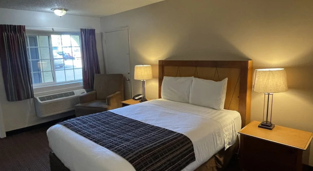 Двухместный номер Standard с балконом Skyway Inn - Seatac